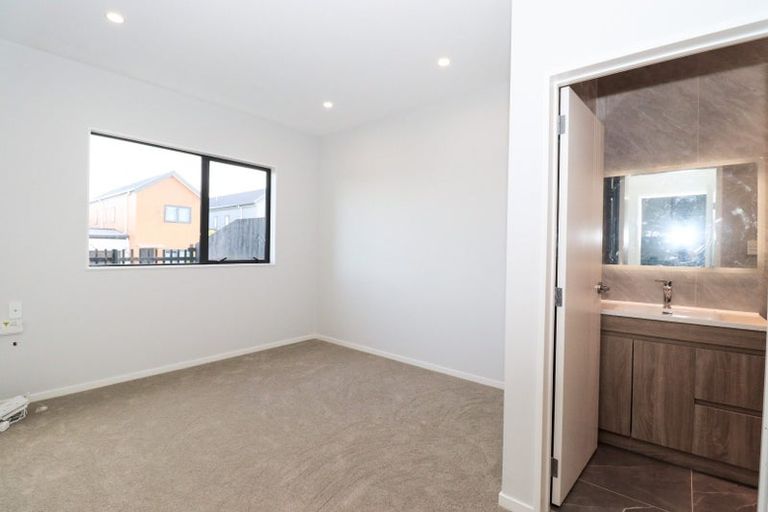 Photo of property in 21 Farranfore Road, Opaheke, Papakura, 2113