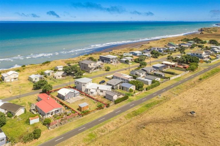 Photo of property in 16 Coleman Avenue, Waverley, 4591