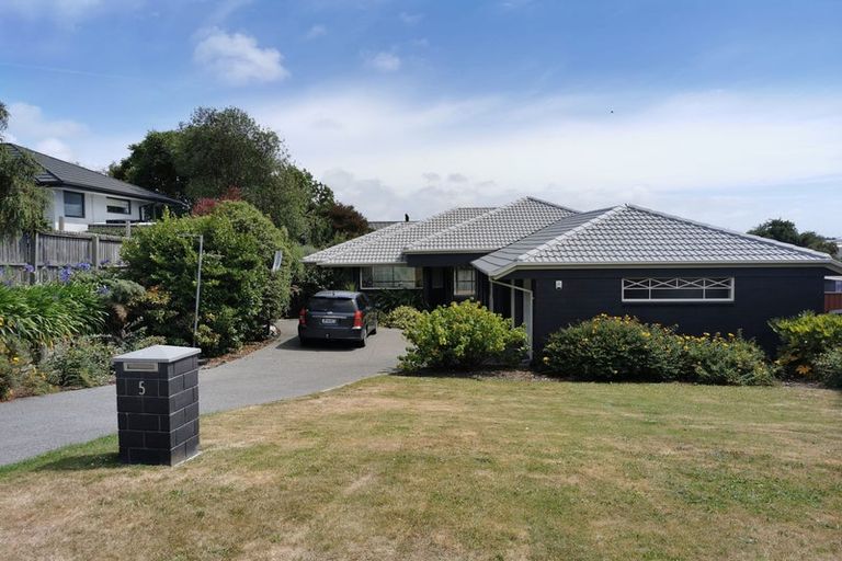 Photo of property in 5 Gilders Grove, Heathcote Valley, Christchurch, 8022