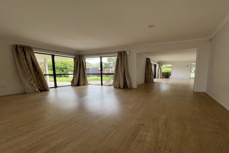 Photo of property in 16 Loloma Drive, Half Moon Bay, Auckland, 2012