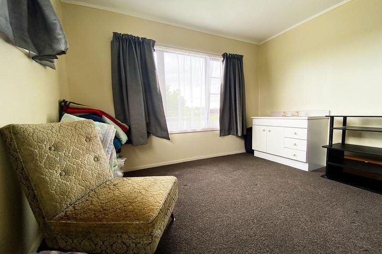 Photo of property in 15 Whaka Street, Maungaturoto, 0520