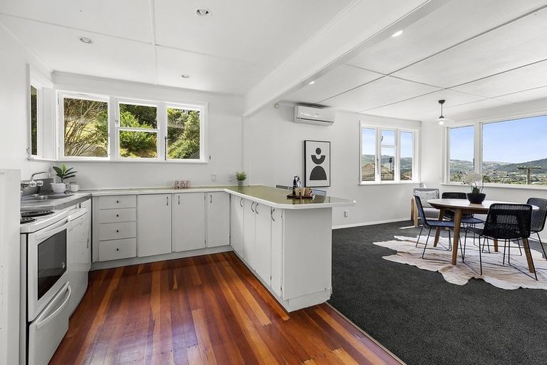 Photo of property in 16 Greer Crescent, Tawa, Wellington, 5028