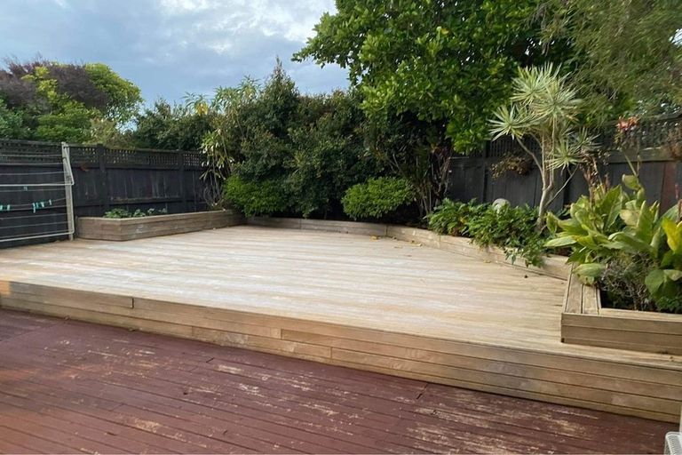 Photo of property in 54 Provence Esplanade, Te Atatu Peninsula, Auckland, 0610