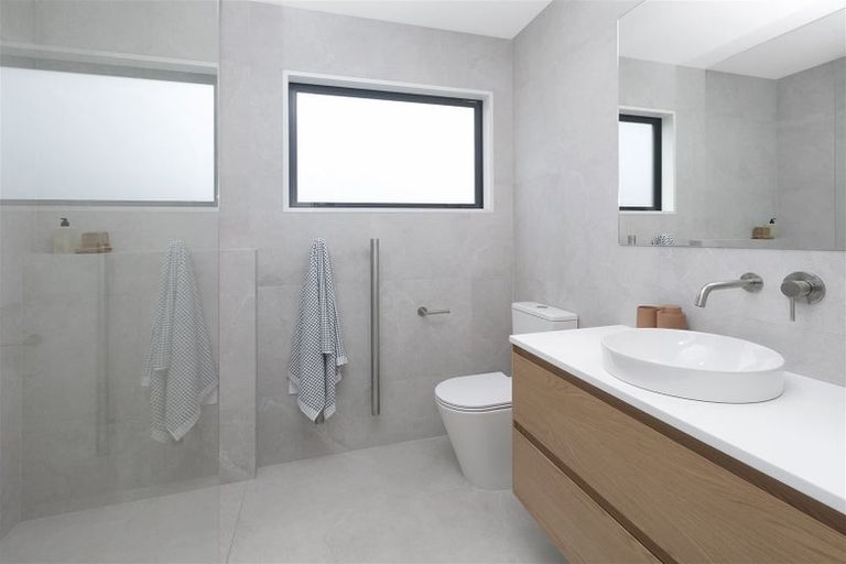 Photo of property in 28 Oakmill Drive, Casebrook, Christchurch, 8051