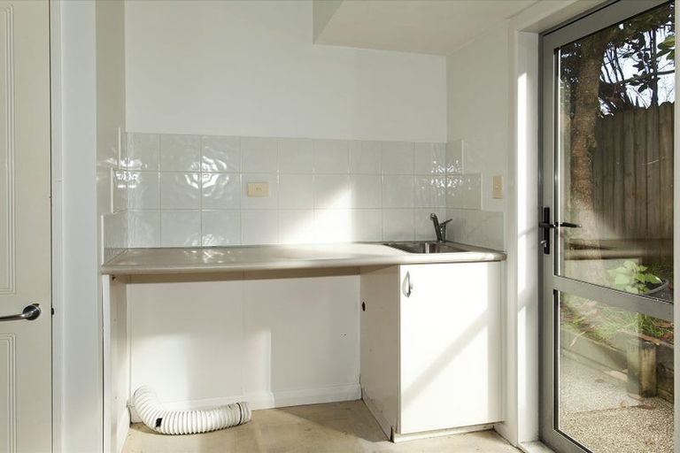 Photo of property in 2/1 Keys Street, Belmont, Auckland, 0622