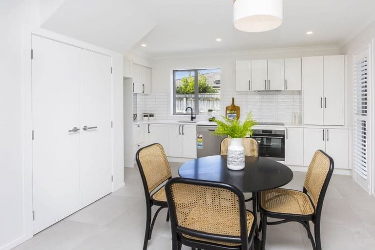 Photo of property in 44d Pine Avenue, Upper Hutt Central, Upper Hutt, 5018