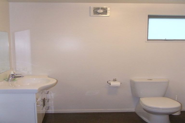 Photo of property in 24 Kellsmere Crescent, Island Bay, Wellington, 6023