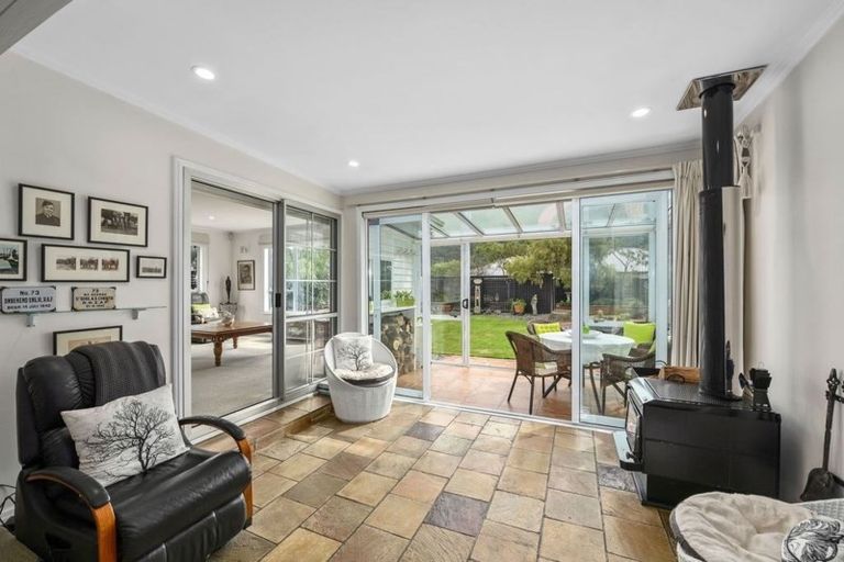 Photo of property in 9 Oak Street, Ebdentown, Upper Hutt, 5018