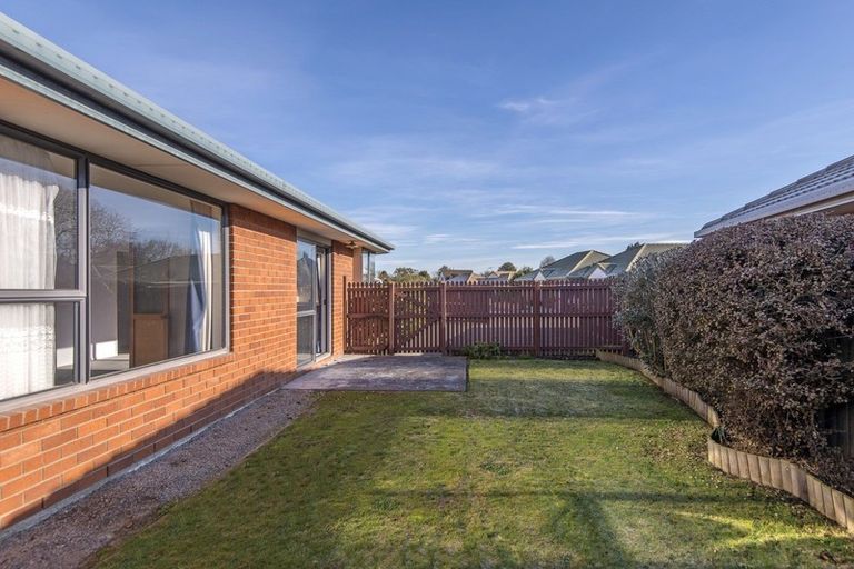 Photo of property in 1/14 Innisfree Place, Northwood, Christchurch, 8051