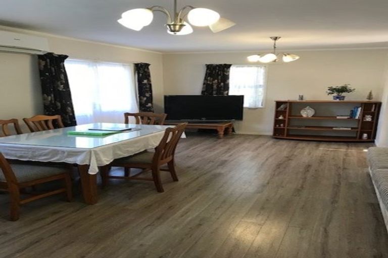 Photo of property in 1/22 Highland Park Drive, Highland Park, Auckland, 2010