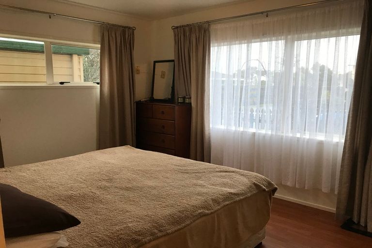 Photo of property in 11a Bill Phillip Place, Clendon Park, Auckland, 2103