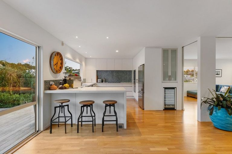 Photo of property in 23 Esther Place, Red Beach, 0932