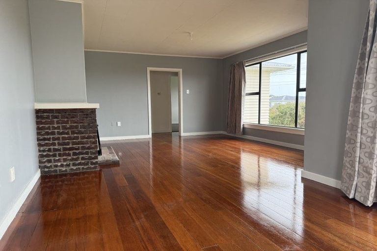 Photo of property in 14 Adventure Street, Marfell, New Plymouth, 4310