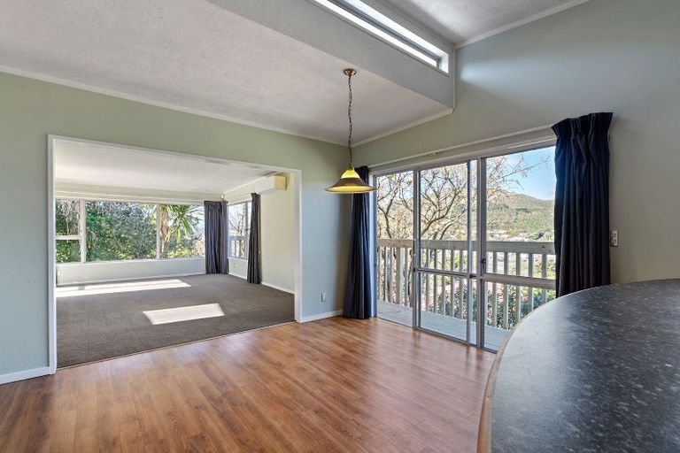 Photo of property in 1 Fyvie Avenue, Tawa, Wellington, 5028