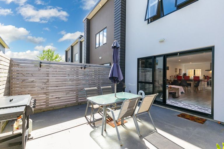 Photo of property in 6/9 Surrey Street, Tawa, Wellington, 5028