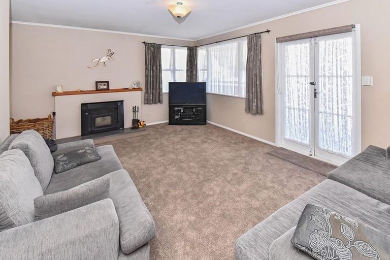 Photo of property in 4 Lyndon Place, Manurewa, Auckland, 2102