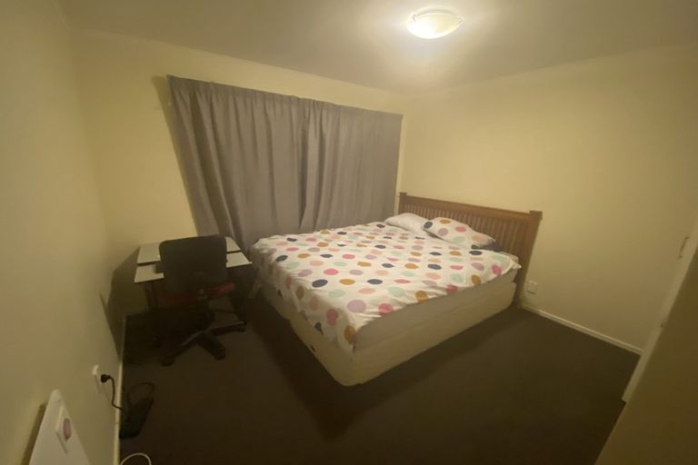 Photo of property in 2/78 Newlands Road, Newlands, Wellington, 6037