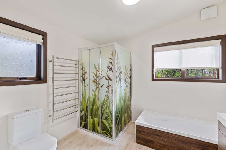 Photo of property in 50 John Dee Crescent, Red Beach, 0932