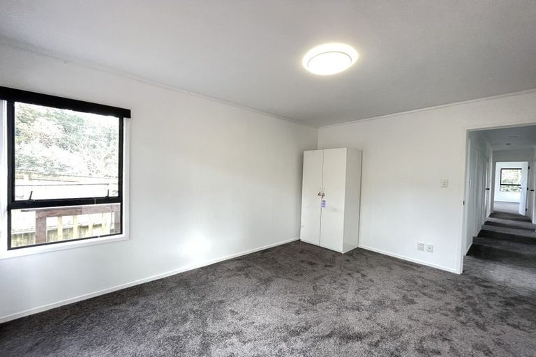 Photo of property in 81 Totaravale Drive, Totara Vale, Auckland, 0629
