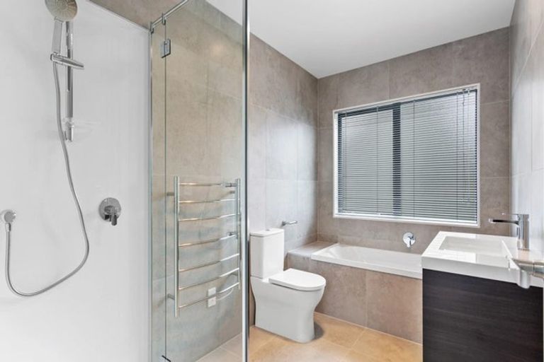 Photo of property in 15 Aquamarine Road, Rosehill, Papakura, 2113