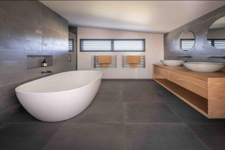 Photo of property in 14 Robrosa Street, Wanaka, 9305