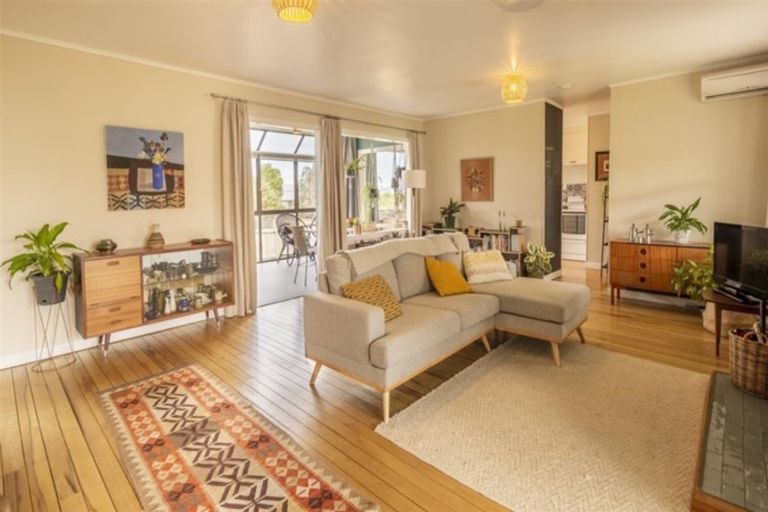 Photo of property in 13 Grand Vue Road, Kawaha Point, Rotorua, 3010