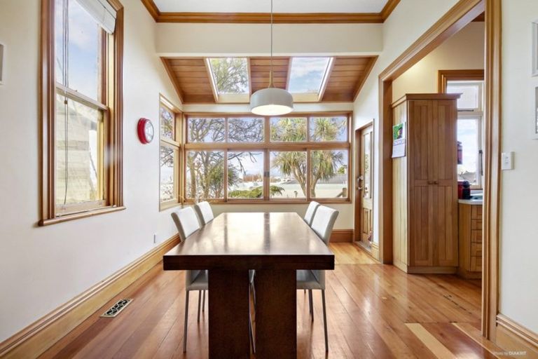 Photo of property in 37 Grant Road, Thorndon, Wellington, 6011