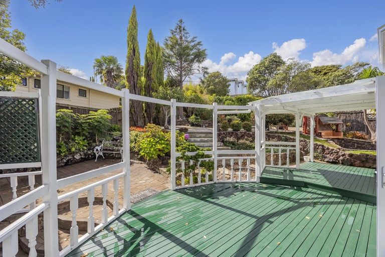 Photo of property in 17 Louise Place, Browns Bay, Auckland, 0630