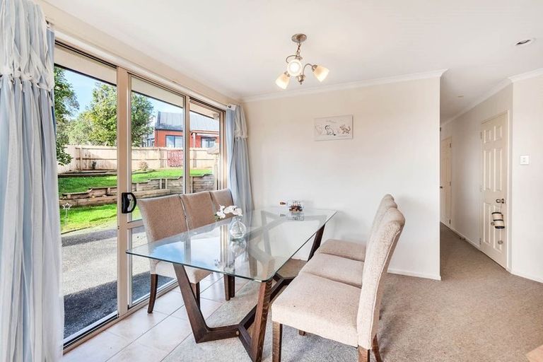 Photo of property in 20 View Ridge Drive, Ranui, Auckland, 0612