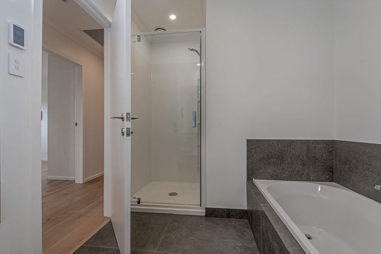 Photo of property in 42 Silicon Way, Fitzherbert, Palmerston North, 4410