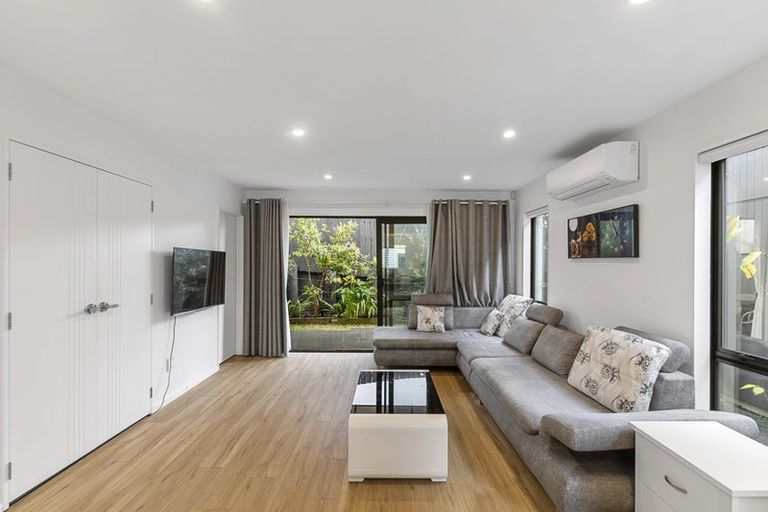 Photo of property in 12e Kelwyn Road, Kelston, Auckland, 0602