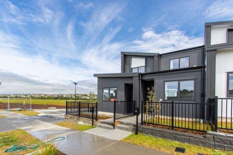 Photo of property in 7/4 Limestone Drive, Hobsonville, 0616