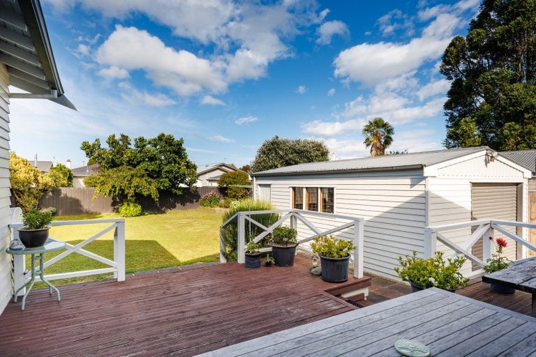 Photo of property in 8 Burns Avenue, Takaro, Palmerston North, 4412