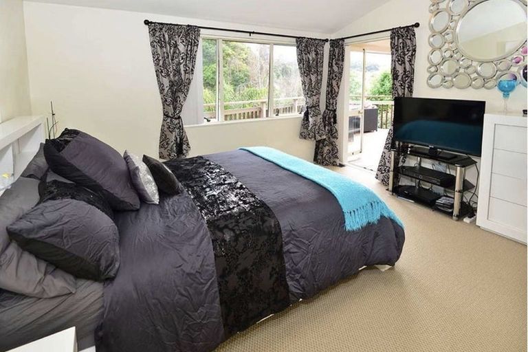 Photo of property in 31 Rifleman Rise, Unsworth Heights, Auckland, 0632