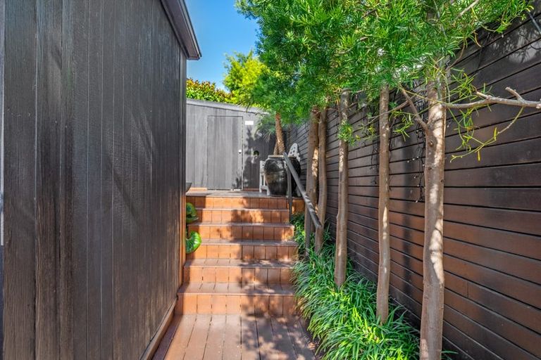 Photo of property in 1/19 Heathcote Road, Castor Bay, Auckland, 0620