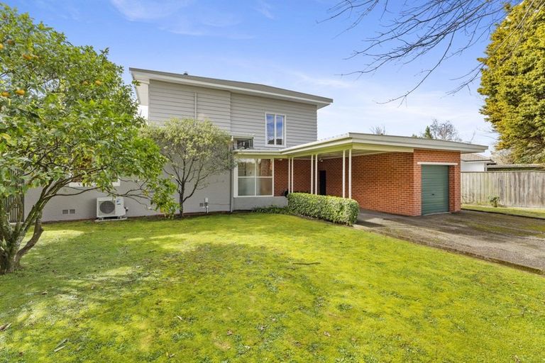 Photo of property in 11 Hughes Avenue, Hokowhitu, Palmerston North, 4410