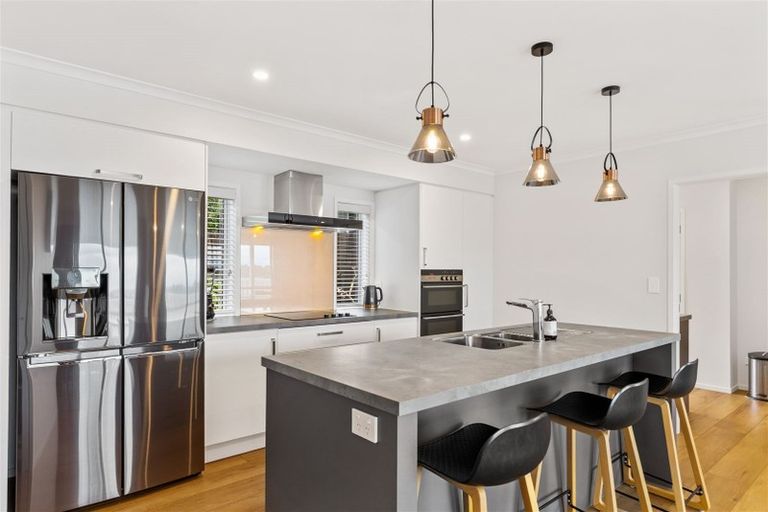 Photo of property in 22a Raelene Place, Massey, Auckland, 0614