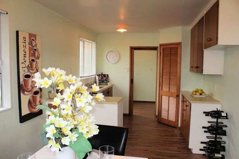 Photo of property in 1/20 Theban Place, Totara Vale, Auckland, 0629