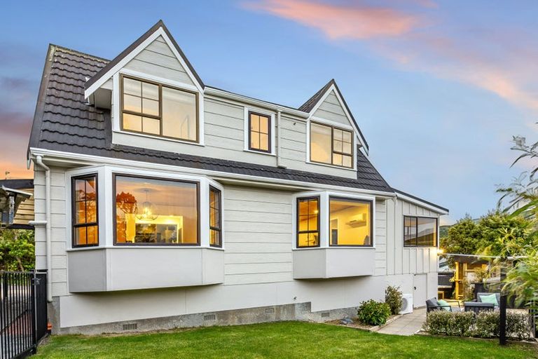 Photo of property in 1 Underwood Way, Churton Park, Wellington, 6037