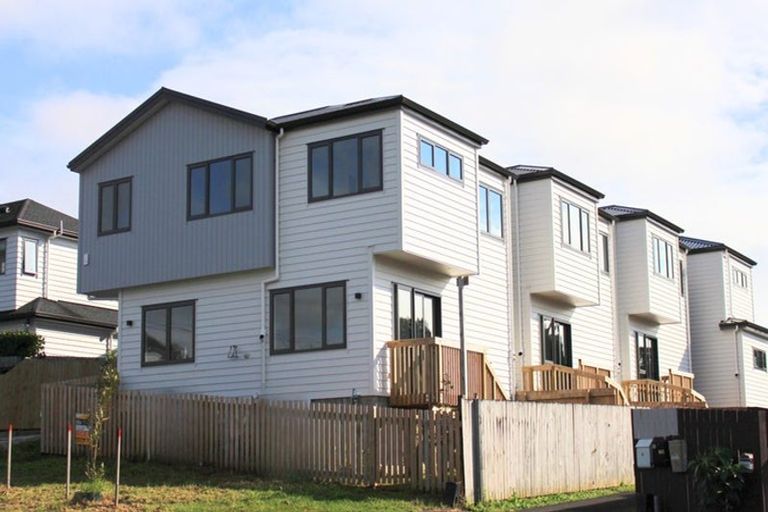 Photo of property in 90c Moire Road, Massey, Auckland, 0614