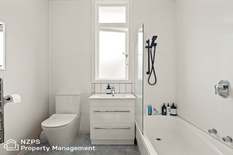 Photo of property in 324 Bay View Road, South Dunedin, Dunedin, 9012