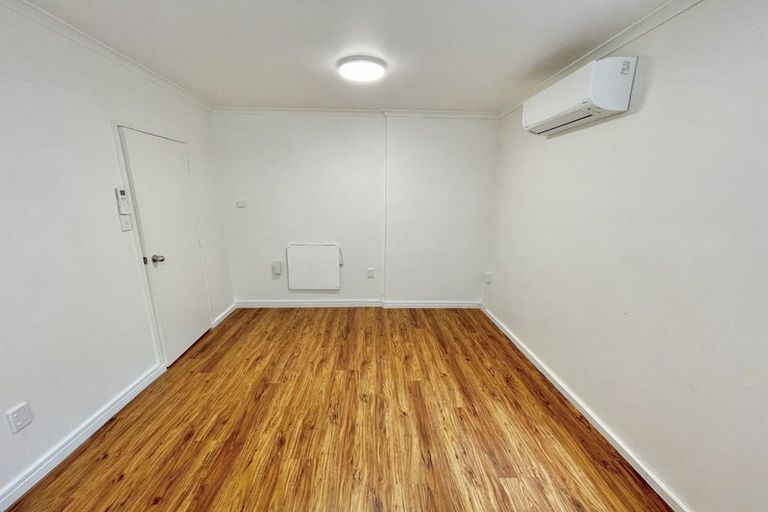 Photo of property in 2/56 Knightsbridge Drive, Forrest Hill, Auckland, 0620