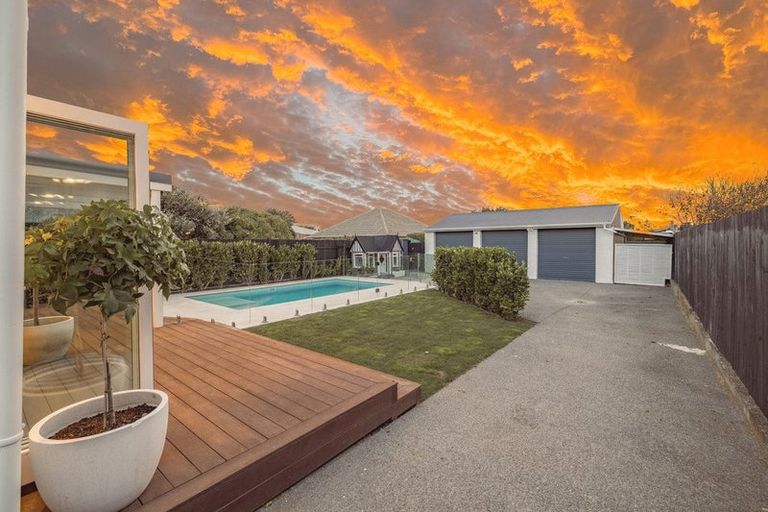 Photo of property in 35 Marine Parade, North New Brighton, Christchurch, 8083