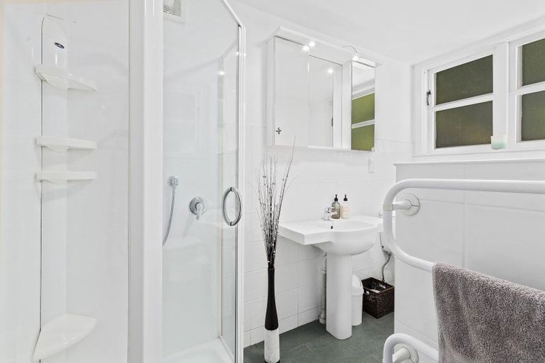 Photo of property in 21 Ngaio Gorge Road, Ngaio, Wellington, 6035