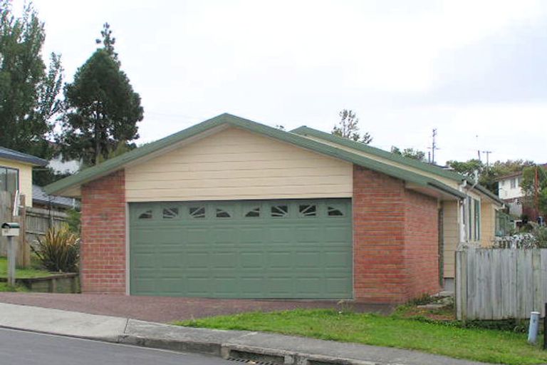 Photo of property in 35 Broadfield Street, Massey, Auckland, 0614