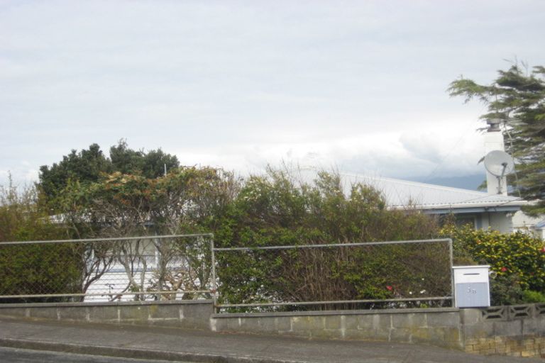 Photo of property in 38 Simons Street, Moturoa, New Plymouth, 4310