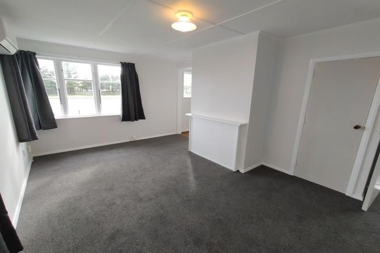 Photo of property in 35-37 Goldsmith Crescent, Levin, 5510