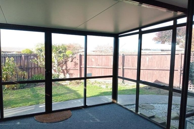 Photo of property in 1/15 Thornhill Place, Sockburn, Christchurch, 8042