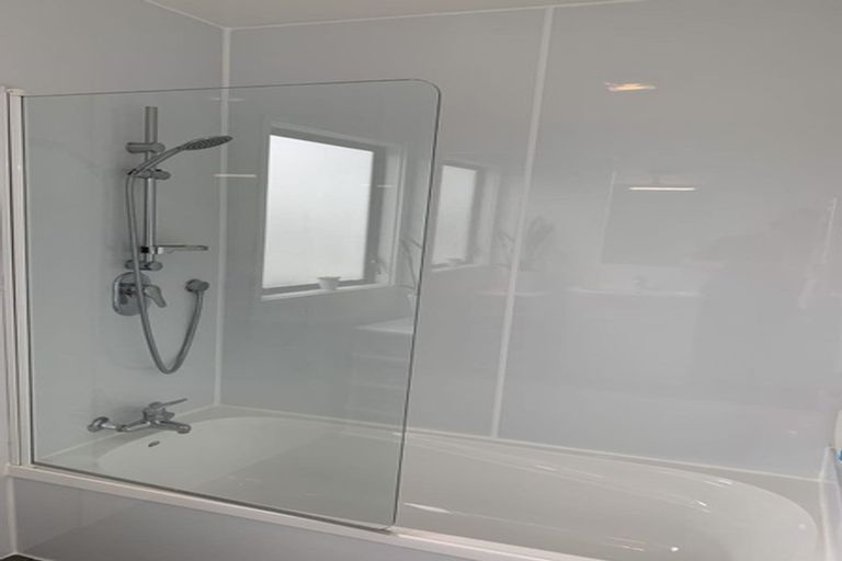 Photo of property in 10 Peterhouse Place, West Harbour, Auckland, 0618