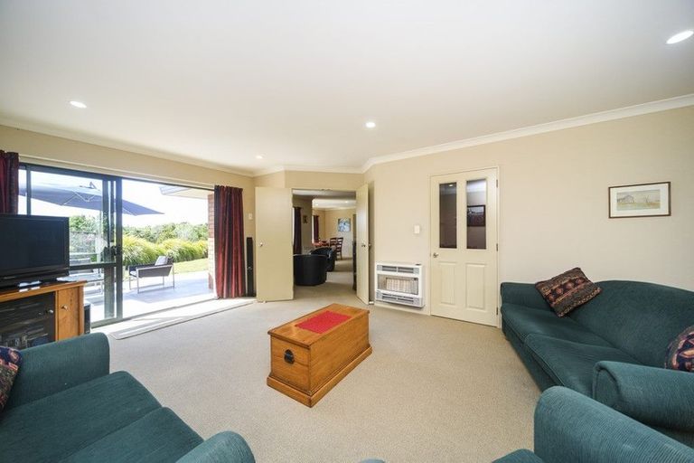 Photo of property in 53 Pacific Drive, Fitzherbert, Palmerston North, 4410
